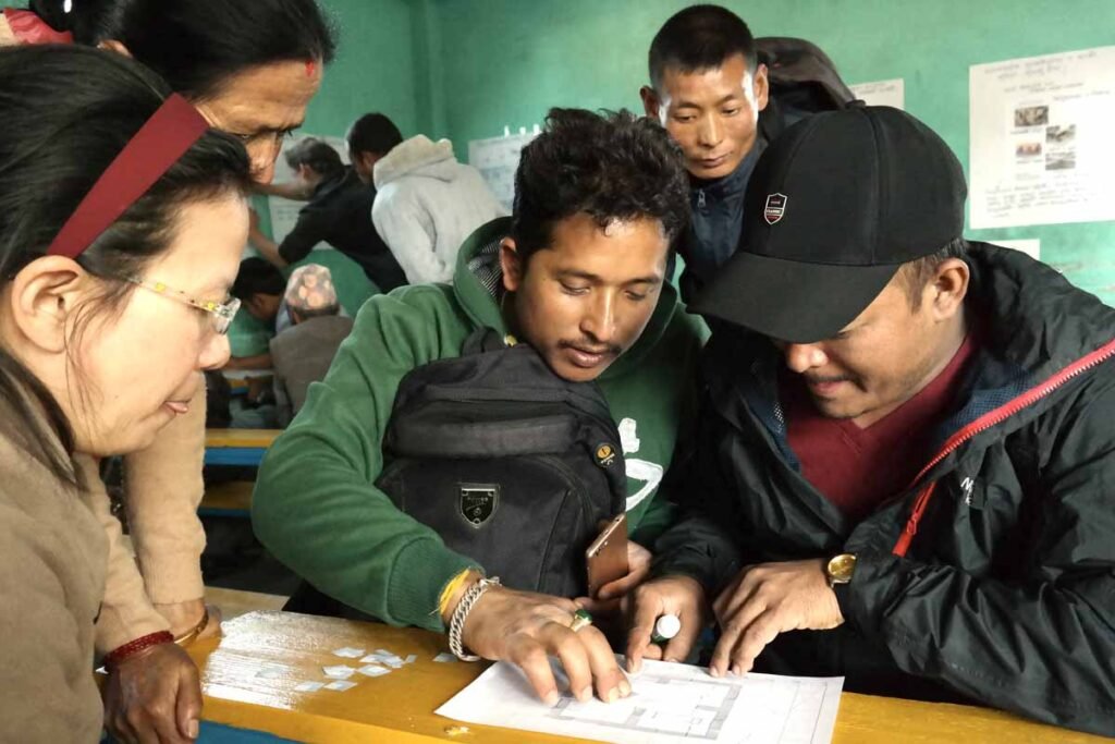 Mon histoire 2 outil papier plan maison communaute nepal