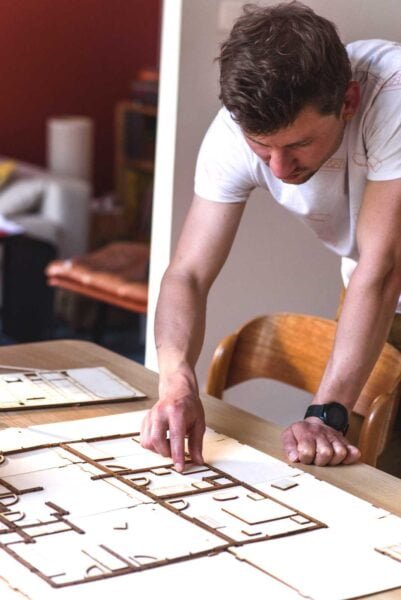 Un architecte qui utilise le kit Yoja avec ses clients